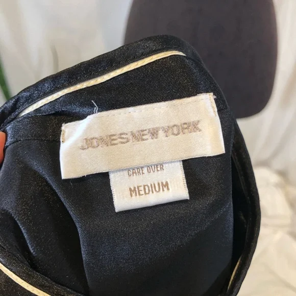 Vintage 1990s Jones NY Satin Sleeveless Blouse w/ Mandarin Collar & Toggle Clasp - Picture 8 of 10